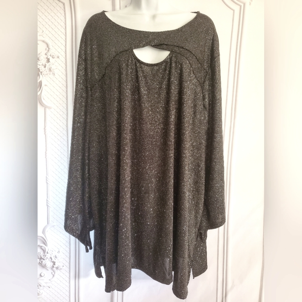 E & K NWOT Holiday Top